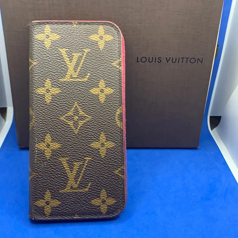 Louis Vuitton monogram iPhone case pink interior 1/5
